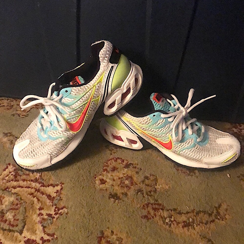 Womens NIKE Torch 4